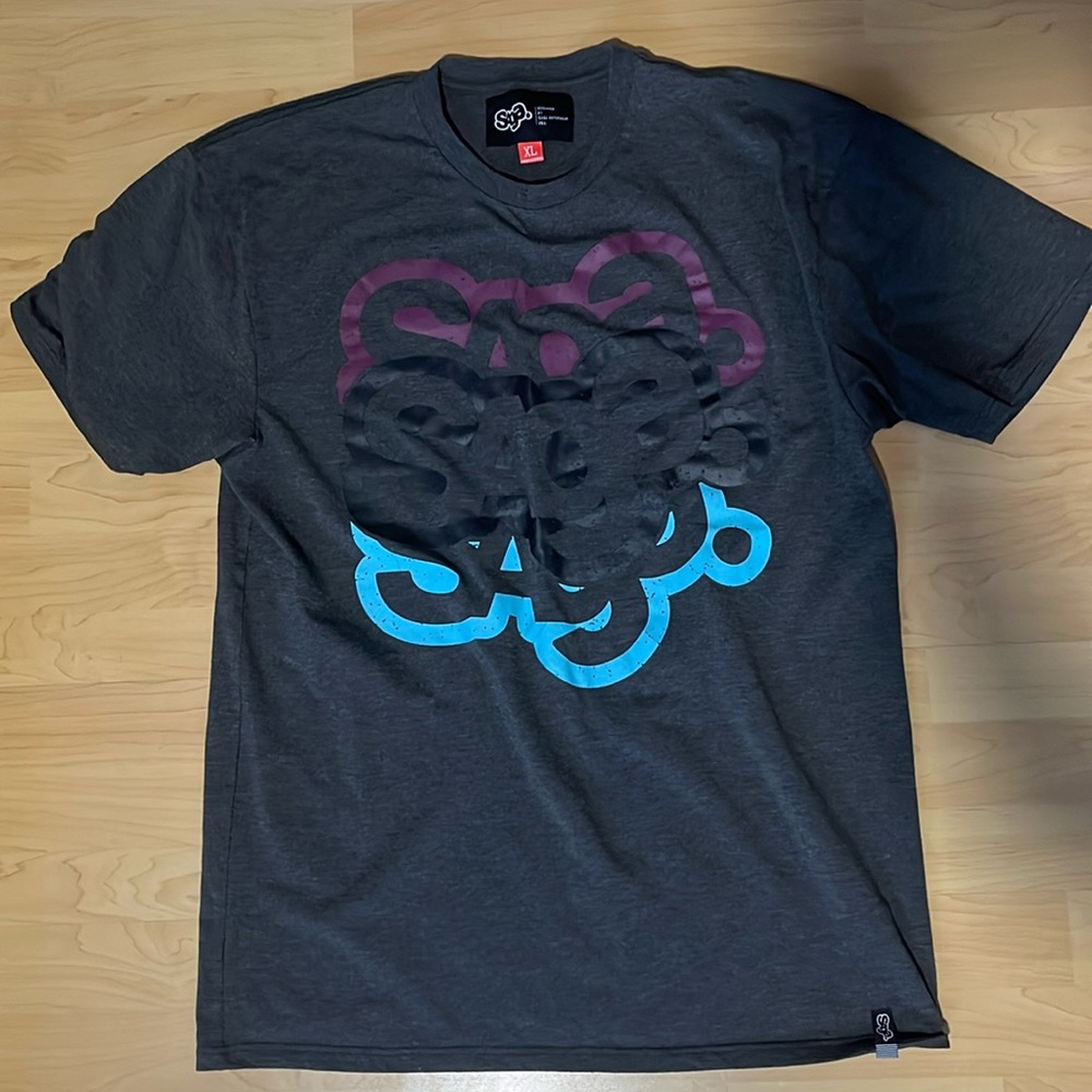 Saga. XL Skiing t shirt.